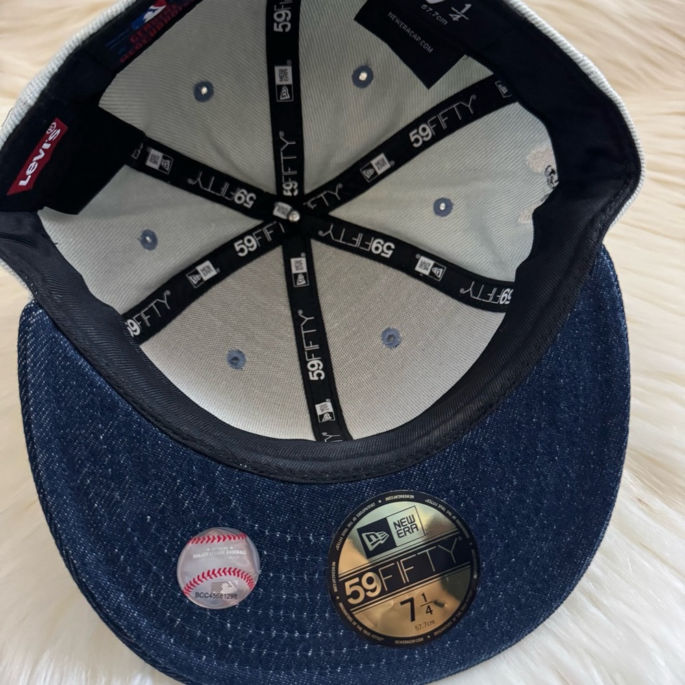 Los Angeles Dodgers New Era Levi's Two-Tone 59FIFTY Fitted Hat - Denim/Navy - Picture 3 of 6